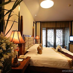 Executive Suite Lake View